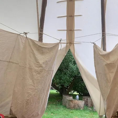 Οργανωμένο κάμπινγκ Teepee Oppidum Praha-motofamily